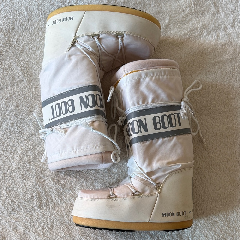 Moon Boot White and Gray Winter Boots